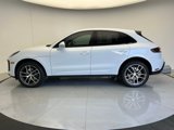 Certified 2023 Porsche Macan image 2