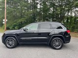 Used 2017 Jeep Grand Cherokee Limited w/ Luxury Group II image 3