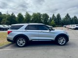 Used 2020 Ford Explorer XLT w/ Equipment Group 202A image 6