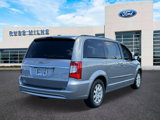 Used 2014 Chrysler Town & Country Touring image 3