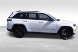 Certified 2023 Jeep Grand Cherokee Limited w/ Black Appearance Package image 4