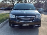 Used 2014 Chrysler Town & Country Touring image 3