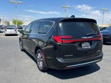 Used 2023 Chrysler Pacifica Touring-L image 4