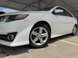 Used 2014 Toyota Camry SE image 2