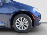 Used 2019 Chrysler Pacifica Touring-L image 2