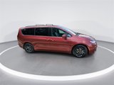 Used 2021 Chrysler Pacifica Limited w/ Uconnect Theater Family Group image 2