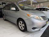 Used 2016 Toyota Sienna LE image 3