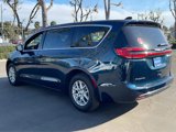 New 2025 Chrysler Pacifica Select image 3