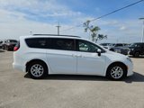 Used 2021 Chrysler Voyager Lxi image 2