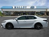 Used 2022 Toyota Camry SE image 2