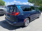 Used 2023 Chrysler Pacifica Touring-L image 3