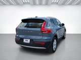 Used 2022 Volvo XC40 T4 Momentum image 5