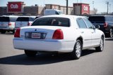 Used 2009 Lincoln Town Car Signature Limited image 3