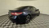 Used 2018 Toyota Camry SE image 4