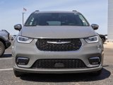 Used 2023 Chrysler Pacifica Limited image 3