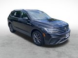 Used 2022 Volkswagen Tiguan SE w/ Panoramic Sunroof Package image 3
