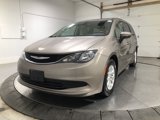 Used 2017 Chrysler Pacifica Touring image 3