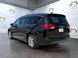 Used 2017 Chrysler Pacifica Limited image 3