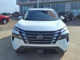 Used 2024 Nissan Rogue SV image 2