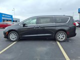 Used 2022 Chrysler Voyager LX image 3