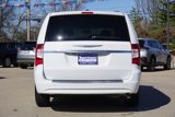 Used 2014 Chrysler Town & Country Touring image 4