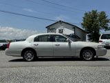 Used 2007 Lincoln Town Car Signature Limited image 2