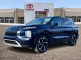 Used 2023 Mitsubishi Outlander SE image 2