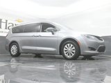 Used 2019 Chrysler Pacifica Touring-L image 2