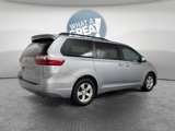 Used 2016 Toyota Sienna LE image 3