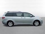 Used 2018 Toyota Sienna LE image 4