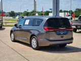 Used 2022 Chrysler Pacifica Touring-L image 5