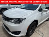 Used 2020 Chrysler Pacifica Touring-L image 2