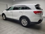 Used 2017 Kia Sorento LX w/ LX Convenience Package image 3