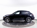 Certified 2024 Porsche Macan image 2
