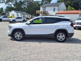 Used 2022 GMC Terrain SLE w/ Driver Convenience Package image 4