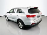 Used 2016 Kia Sorento LX w/ LX Convenience Package image 5