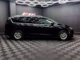 Used 2022 Chrysler Pacifica Touring-L image 4