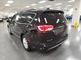 Used 2017 Chrysler Pacifica Touring-L image 5