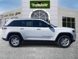 Used 2023 Jeep Grand Cherokee Laredo image 5