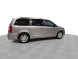 Used 2016 Chrysler Town & Country Touring image 2