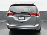 Used 2017 Chrysler Pacifica Touring-L image 5