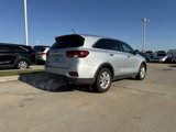 Used 2019 Kia Sorento LX image 4