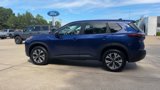 Used 2023 Nissan Rogue SV image 3