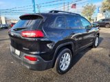 Used 2016 Jeep Cherokee Sport image 5