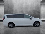 Used 2023 Chrysler Pacifica Touring-L image 4