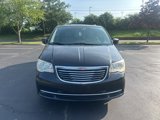 Used 2014 Chrysler Town & Country Touring image 2