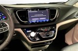 Used 2022 Chrysler Pacifica Touring-L image 6