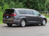 Used 2023 Chrysler Pacifica Touring-L image 3