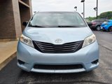Used 2015 Toyota Sienna L image 2
