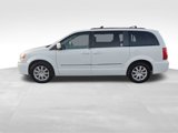 Used 2016 Chrysler Town & Country Touring image 2